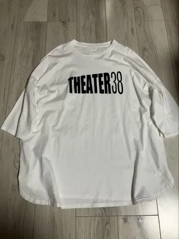 가격 인하 YORT THEATER 38 티셔츠