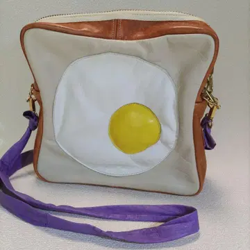 chiaca 식빵 눈알 숄더백 가죽