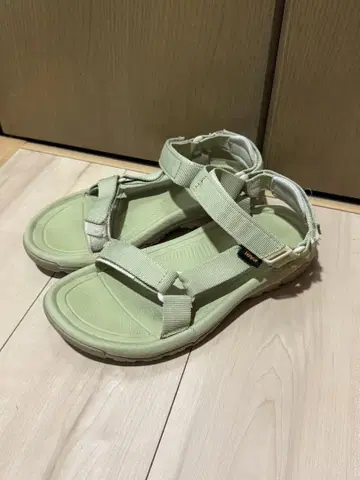 Teva 민트 그린 스포츠 샌들 24cm