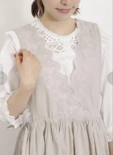 새상품급 사만사 모스모스 면린넨 스캘럽 슬리브리스 원피스