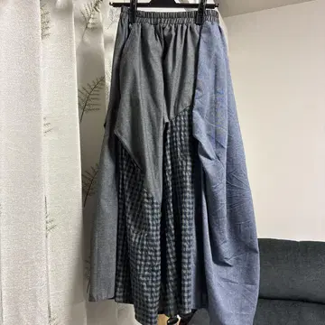 오즈온컴플렉스 그레이 계열 체크 무늬 롱 스커트