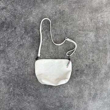 GUSCIO ITALY 숄더백 화이트 가죽 느낌 미니백
