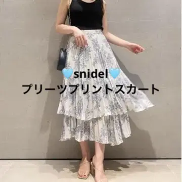 스나이델 플리츠 프린트 스커트 블루
