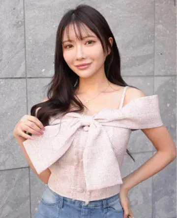 트위드 리본 오프숄더 상의 립 서비스 핑크