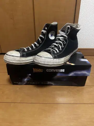 컨버스 백 투 더 퓨처 콜라보 스니커즈