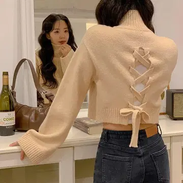 SONA 백리본 하이넥 니트