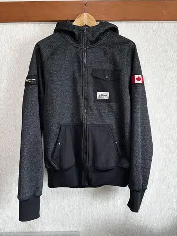 [ Roots 캐나다 ] 방수 방풍 국기 부착 블랙 후드 부착 후드티