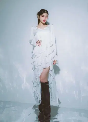 다리치 랜덤 프릴 롱 원피스 긴팔 원피스 화이트