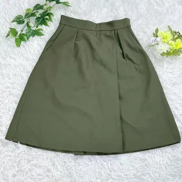 크롤러 무릎 기장 플레어 스커트 카키