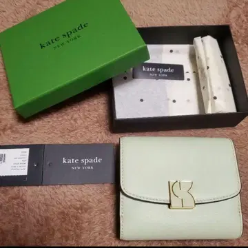 [ katespade ] 다코타 바이폴드 플랩 지갑 (오크모스)