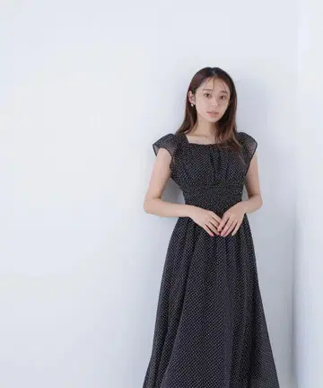 내추럴 뷰티 베이직 시어 도트 셔링 원피스