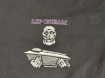 LIP CREAM 죄 셔츠 L 사이즈