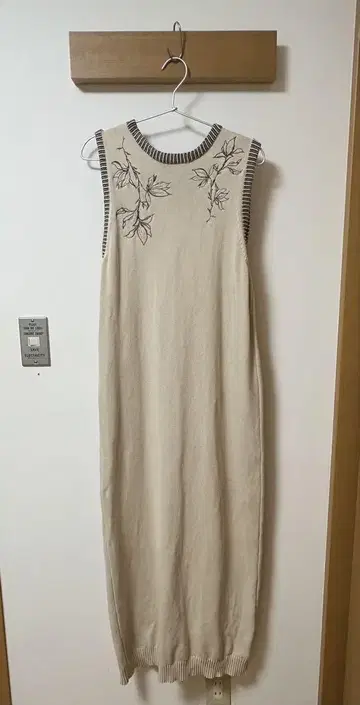 embroidery flower no sleeve knit OP
