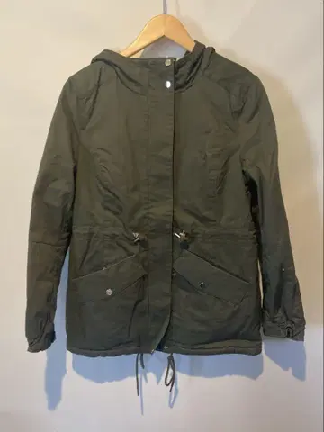 올리브 그린 후드 부착 속기모 모즈 코트