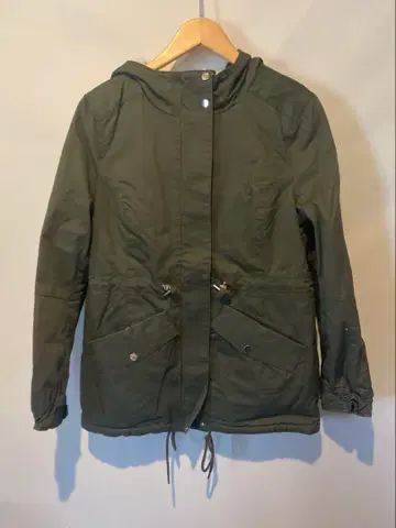 올리브 그린 후드 부착 속기모 모즈 코트