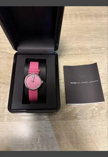 MARC BY MARC JACOBS 핑크 손목시계