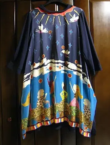 알베로베로 새상품급! 펄 가공 구름 위 돼지님 카라 부착 튜닉
