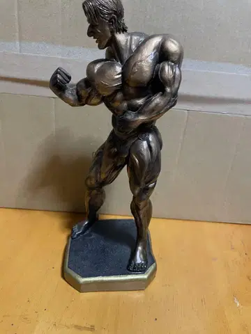 근육 피규어 브론즈 약 30cm