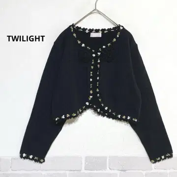 TWILIGHT 트와일라잇 블랙 꽃 모티브 크롭 가디건 i339
