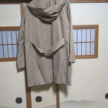베이지 후드 부착 롱 코트