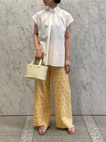 새상품급 투모로우랜드 코튼 브로드 하이넥 셔츠
