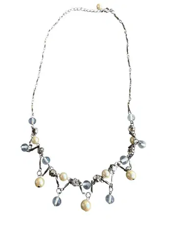 pearl design necklace