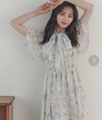 프로포션 보타이 플라워 셔링 원피스