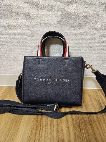 TOMMY HILFIGER 네이비 숄더백