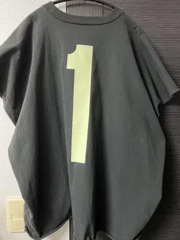 YEEZY VULTURES ONE BOX TEE