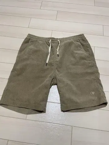 오션 퍼시픽 베이지 숏팬츠