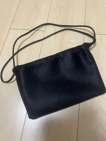 블랙 숄더백 합성 피혁