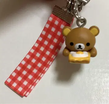 산엑스 리락쿠마 스트랩 계란 프라이 토스트 레트로