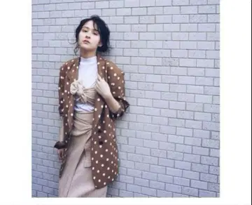 UbySPICK&SPAN 도트 파워 숄더 자켓, 카멜, 38