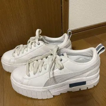 PUMA 통굽 화이트 스니커즈 mayze 23.5cm