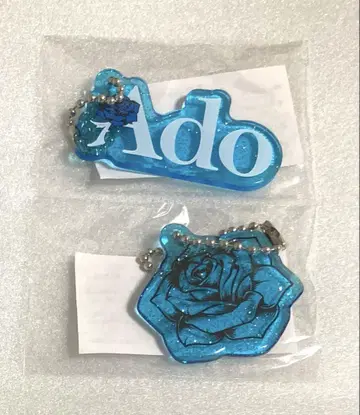 ado 모나리자의 옆모습 가챠가챠 키링 파란 장미