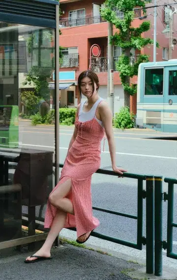 깅엄 체크 패턴 미디 기장 원피스