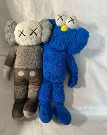KAWS Seeing / Watching BFF 컴프