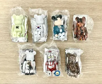 베어브릭 시리즈 44 바스키아, 울트라맨, 오징어 게임 외 7체 세트