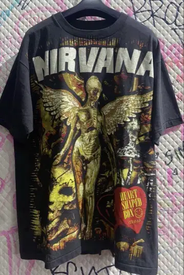 NIRVANA 그래픽T셔츠 하트쉐이프 박스