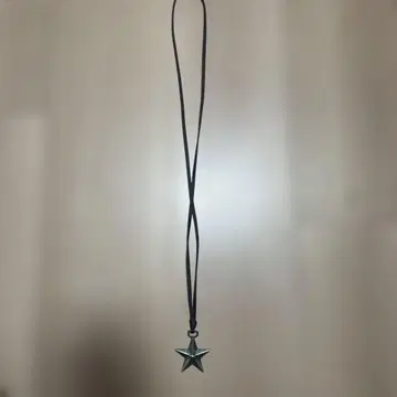 별 모양 펜던트 목걸이 블랙
