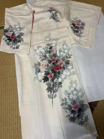 [ 착용 사진 있음 ] 호몬기 베이지 계열 옅은 핑크와 그레이 꽃무늬