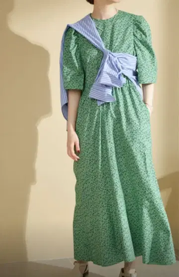 이에나 그린 컬러 꽃무늬 반팔 원피스