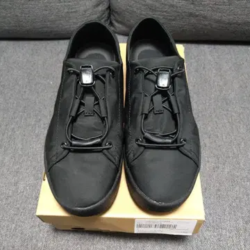 새상품급 데상트 Wayser easy LO 방수 스니커즈 24cm