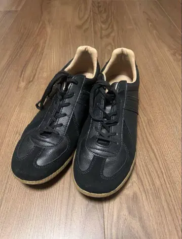 저먼 트레이너 블랙