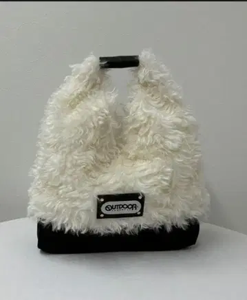 RISLEY 리즈레이 Triangle fur bag