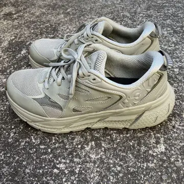 HOKA 클리프톤 스니커즈 26cm
