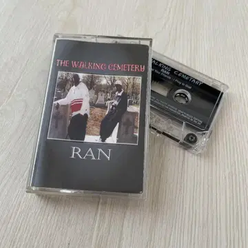 RAN THE WALKING CEMETERY 카세트 테이프