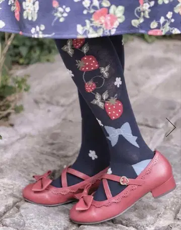 axes femme kawaii 딸기 무늬 오버니 (네이비)