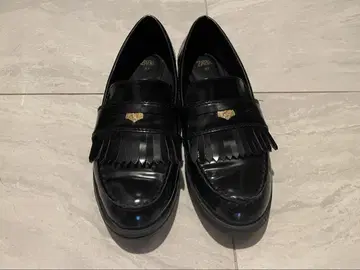 ZARA 에나멜 로퍼 37