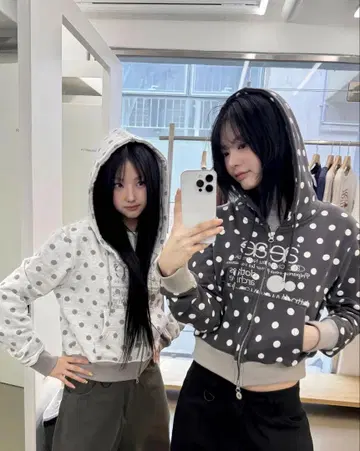 aeae 도트 무늬 숏 기장 후드티